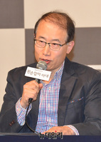 [포토] 김명욱 연출 "왼손잡이 아내, 많은 관심 부탁드려요"