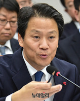 [포토] 답변하는 임종석 대통령 비서실장