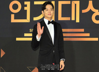 [KBS연기대상] 여회현, 여심 녹이는 손인사