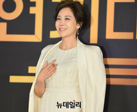 [KBS연기대상] 지수원, 고상한 미소