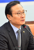 [포토] 신년 기자간담회서 발언하는 홍영표 민주당 원내대표