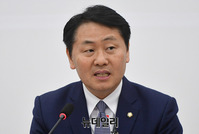 [포토] 기자간담회서 인사말하는 김관영 바른미래당 원내대표