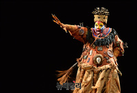 [포토] '라이온 킹', 열연하는 '라피키' 느세파 핏젱