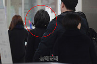 [포토] 이명박 전 대통령 항소심, 증인 출석후 법원나서는 권영미
