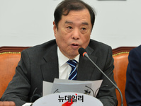 [포토] 발언하는 김병준 비대위원장