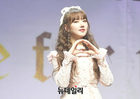 [포토] 손하트 만드는 여자친구 예린