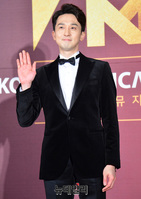 [포토] 배우 강필석, 여심 녹이는 인사