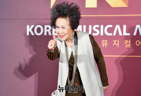 [포토] 뮤지컬 배우 박정자, 파격적인 패션