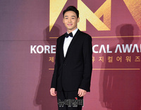 [포토] 뮤지컬 배우 이휘종, 훈훈한 블랙 수트