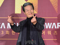 [포토] 뮤지컬 배우 김봉환 "손가락 하트가 유행"