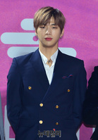 [서울가요대상] 워너원 강다니엘, 팬들과 아이컨텍