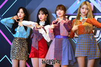 [포토] 여자친구 "저녁에 엠카서 만나요"