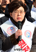 [포토] 청와대 앞 분수서 발언하는 최연혜의원