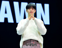 [포토] 세븐틴 호시, 팬들 녹이는 눈빛