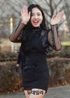 [가온차트] 반갑게 인사하는 트와이스 나연