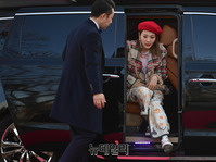 [가온차트] 밴에서 내리는 볼빨간사춘기 안지영