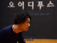 [포토] 황정민, 소름돋는 오이디푸스 연기