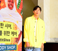 [포토] 홍대 등장한 공유