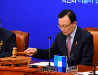 [포토] 민주당 최고위, 의사진행하는 이해찬 대표