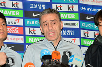 [포토] 인터뷰하는 파울루 벤투 감독