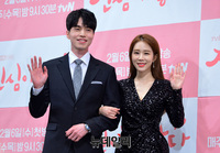 [포토] 캐미 폭발하는 커플 '이동욱-유인나'