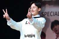 [포토] 딕펑스 김현우, 장난끼 가득한 포즈