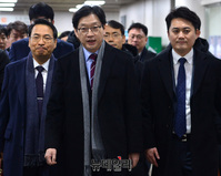 [포토] 법원 출석하는 김경수 지사