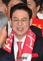 [포토] 당대표 출사표 던지는 정우택 한국당 의원