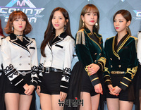 [포토] 우주소녀, 예쁨미 장착하고 엠카출근