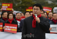 [포토] 청와대 앞 찾은 정용기 한국당 정책위의장