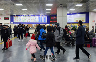 [포토] 설연휴 시작, 귀성객으로 붐비는 터미널
