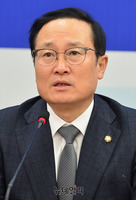 [포토] 모두발언하는 홍영표 민주당 원내대표