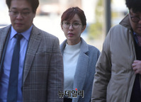 [포토] 상습도박 혐의, 공판 출석한 SES 출신 가수 슈