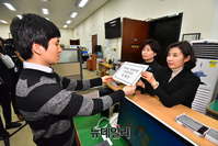 [포토] 최교일 한국당 의원 징계안 제출하는 더불어민주당