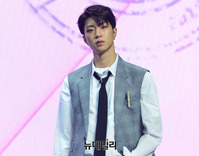 [포토] 온앤오프 와이엇, 상남자 포즈