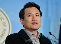 [포토] 대통령 당선무효 가능성 제기하는 김진태 의원