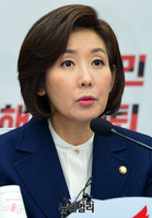 [포토] 원내대책회의서 발언하는 나경원