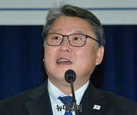 [포토] 환영사하는 조원진 대한애국당 대표