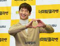 [포토] 배우 최웅, 유쾌한 표정짓고 하트