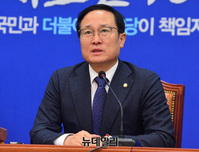 [포토] 모두발언하는 홍영표 민주당 원내대표