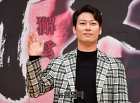 [포토] 왈패조직 우두머리 역 맡은 박훈