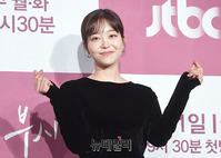 [포토] 하트 그리는 배우 김가은