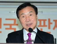 [포토] 토론회서 인사말하는 손학규 미래당 대표