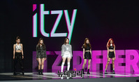 [포토] 베일 벗은 JYP엔터 4세대 신인걸그룹 '있지(ITZY)'