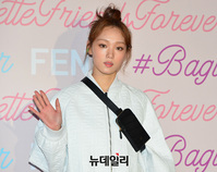 [포토] 눈 인사하는 모델 이성경