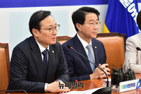 [포토] 모두발언 하는 홍영표 민주당 원내대표