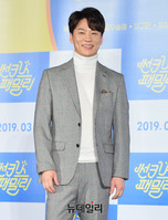 [포토] 행복한 웃음 전하는 배우 정상훈