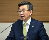 [포토] 인권보고대회서 인사말하는 김현 대한변협 회장
