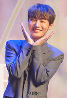 [포토] 가수 윤지성, 누나들 마음 훔치는 도둑