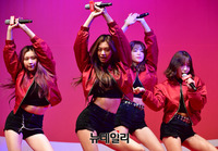 [포토] 체육대상 시상식서 무대 선보이는 위키미키 